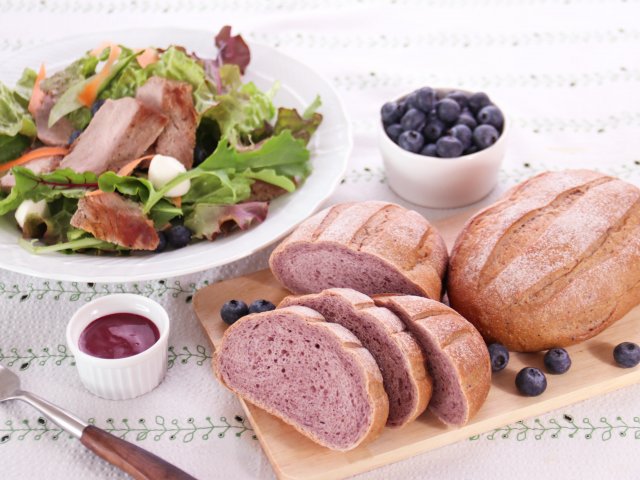 【コラボ】 群馬県産「ブルーベリー」で作る手ごねパン&サラダ